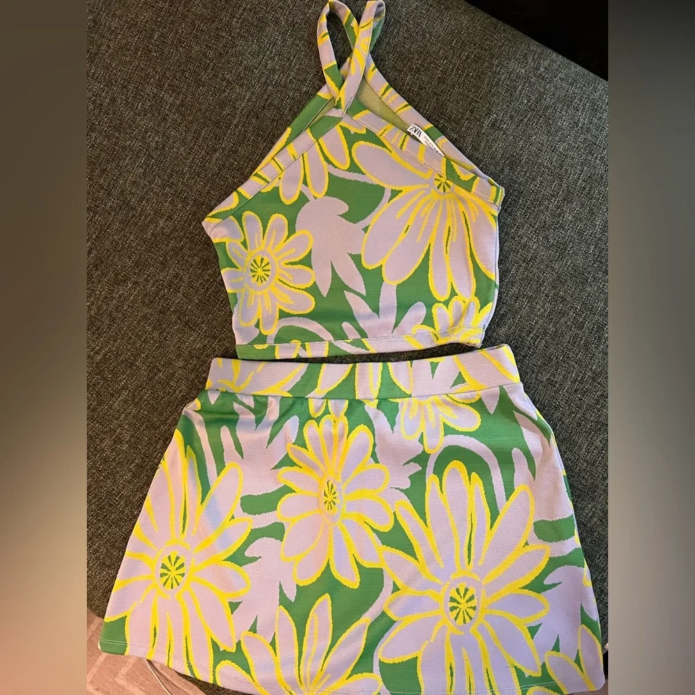 Zara Green and White Floral Mini Skirt Set